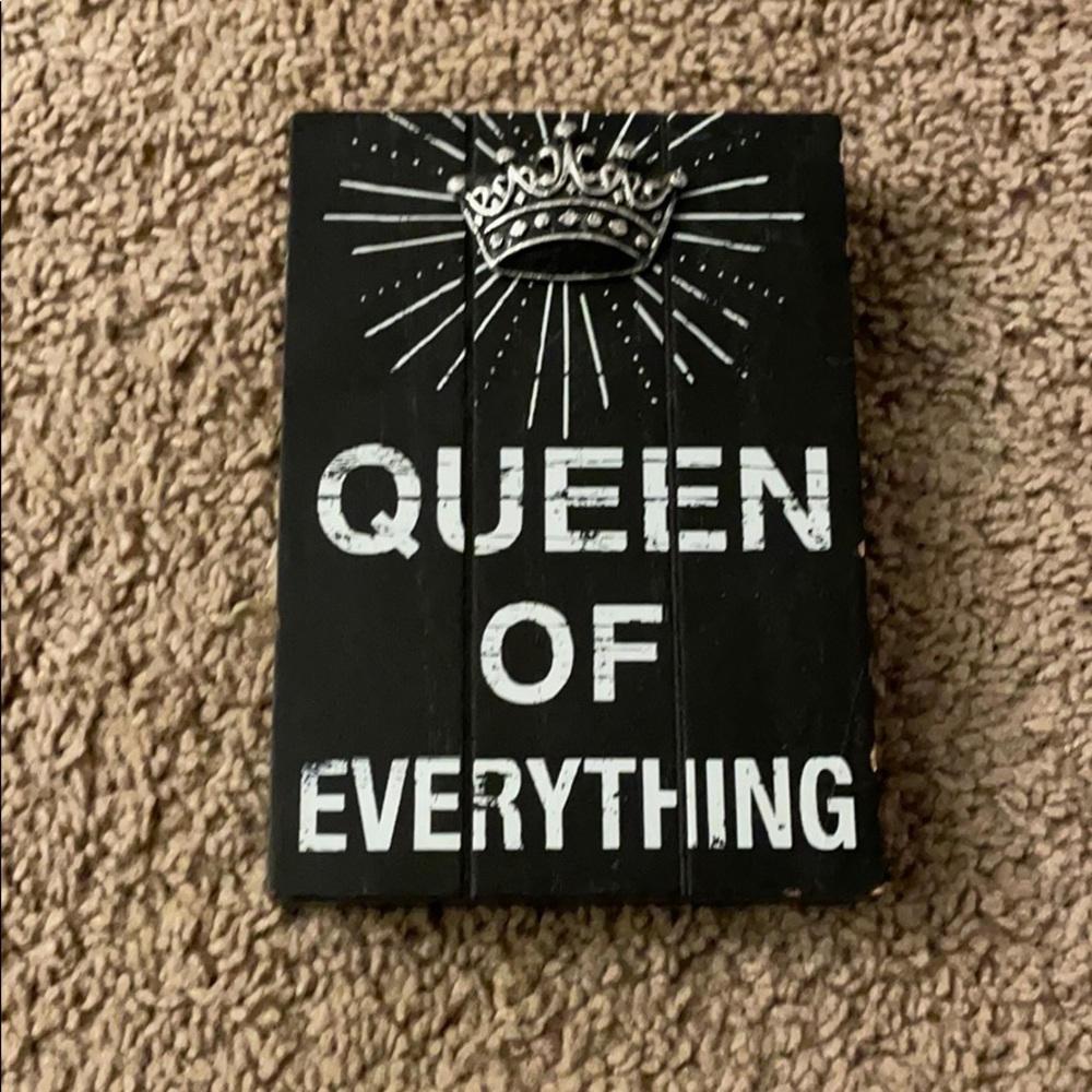 QUEEN OF EVERYTHING DECOR